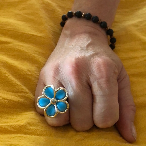 Several different colored flower rings!! - Picture 2 of 8